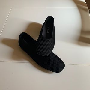 Vivaia Square-Toe V cut flats in black (Margot). Women’s size 10. NWOT